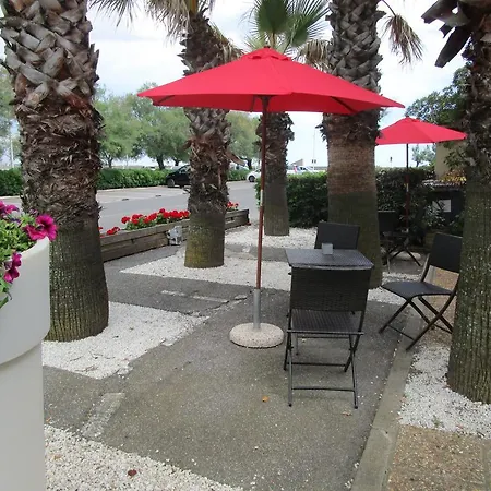 Ξενοδοχείο Azur Bord De Mer Λα Γκραντ-Μοτ