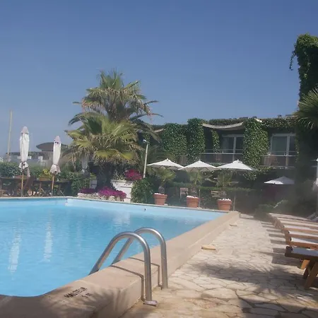 Ξενοδοχείο Azur Bord De Mer 4*